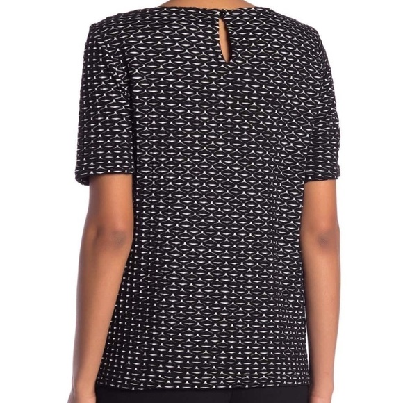 Philosophy Textured Short Sleeve top - Picture 2 of 8